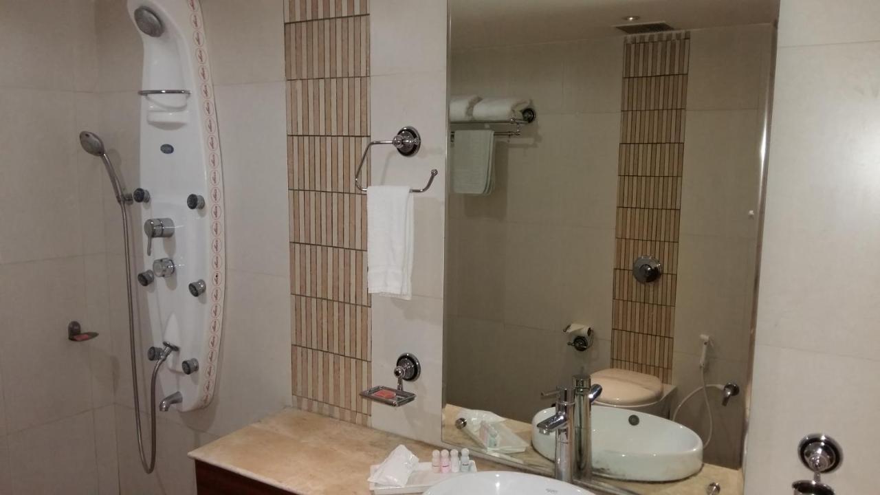 Hotel Le Castle Rudrapur Экстерьер фото